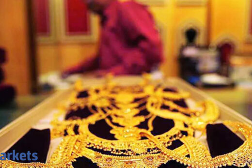 Gold@Rs71,000: Top factors behind the rally - ​Shining Bright