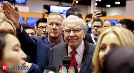 Warren Buffett: Warren Buffett says fixed-income investors face bleak future