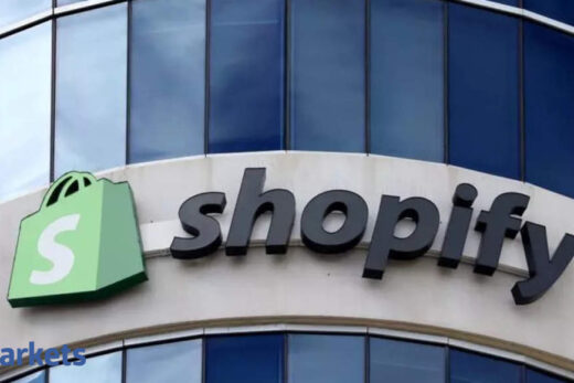 Shopify rides online shopping wave to crush profit, revenue estimates