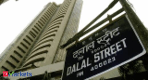 Sensex falls 20 points, Nifty below 14,450; M&M falls 6%, ITC up 2%