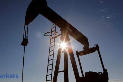 Crude oil futures rise on spot demand