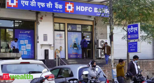 HDFC bank issues 400,000 credit cards after embargo